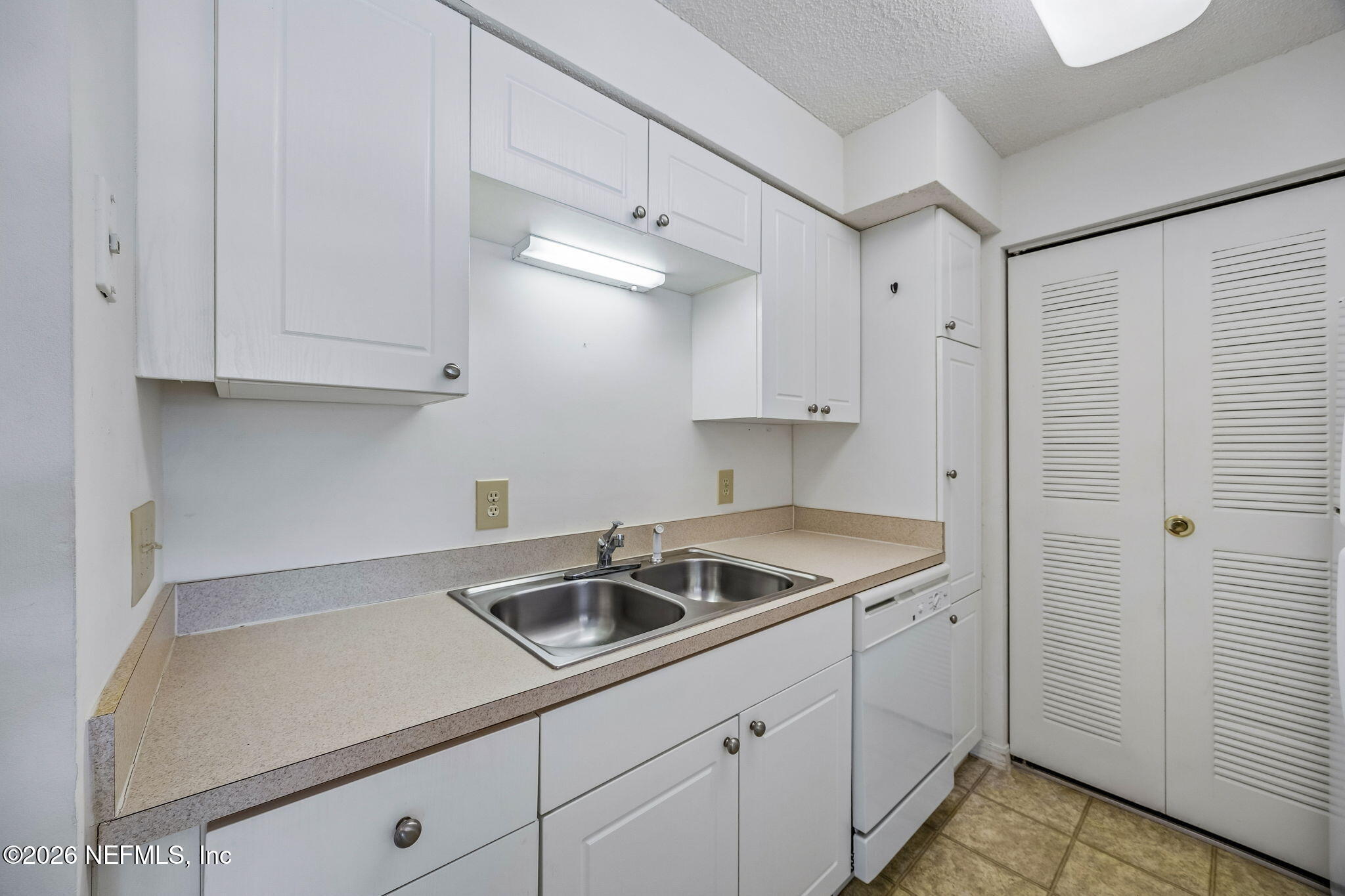 10200 Belle Rive Boulevard, Unit 118 Jacksonville, FL 32256 - Photo 12 of 58 13-web-or-mls-13_10200 Belle Rive Blvd,