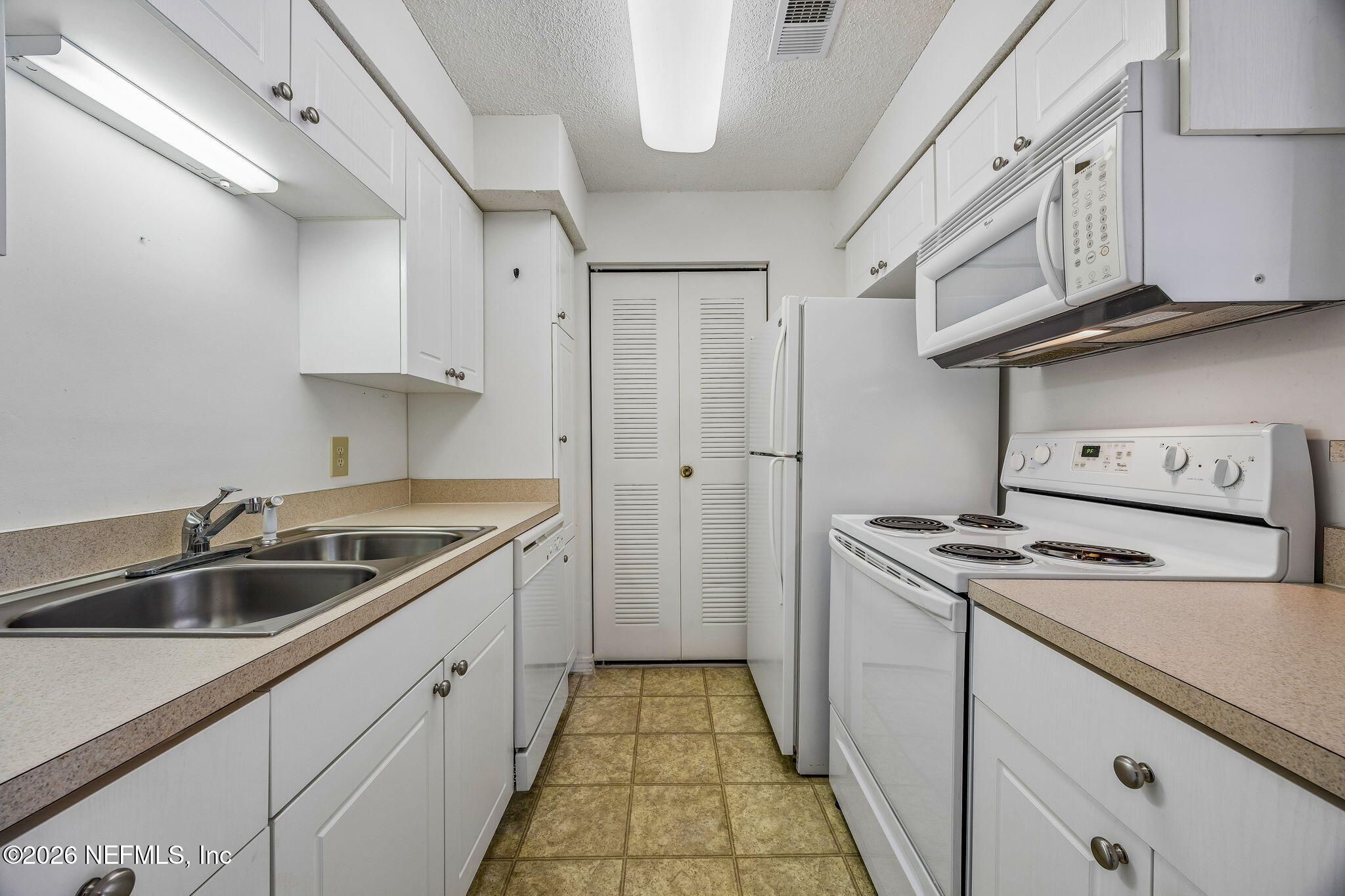 10200 Belle Rive Boulevard, Unit 118 Jacksonville, FL 32256 - Photo 10 of 58 11-web-or-mls-11_10200 Belle Rive Blvd,