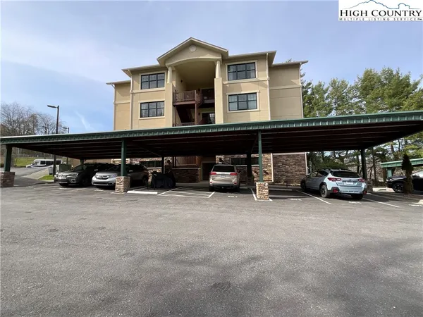 $525,000 | 155 Gateway Drive, Unit 402, Boone, NC 28607