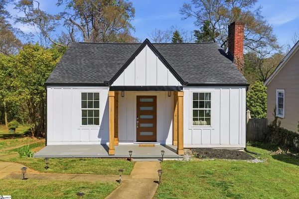 $640,000 | 14 Hawthorne Lane, Greenville, SC 29605