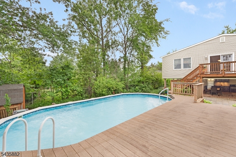 8 Robin Road Somerville, NJ 08876 - Photo 29 of 32