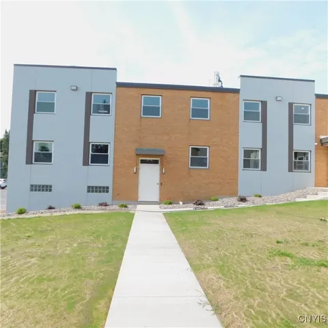 $1,300 | 413 South Main Street, Clay, NY 13212