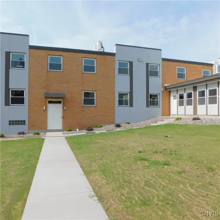 $1,300 | 413 South Main Street, Clay, NY 13212