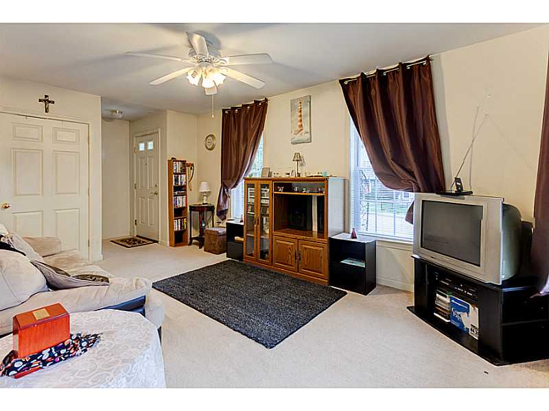 53 Steve Lopes Way Woonsocket, RI 02895 - Photo 6 of 21 Living Room.