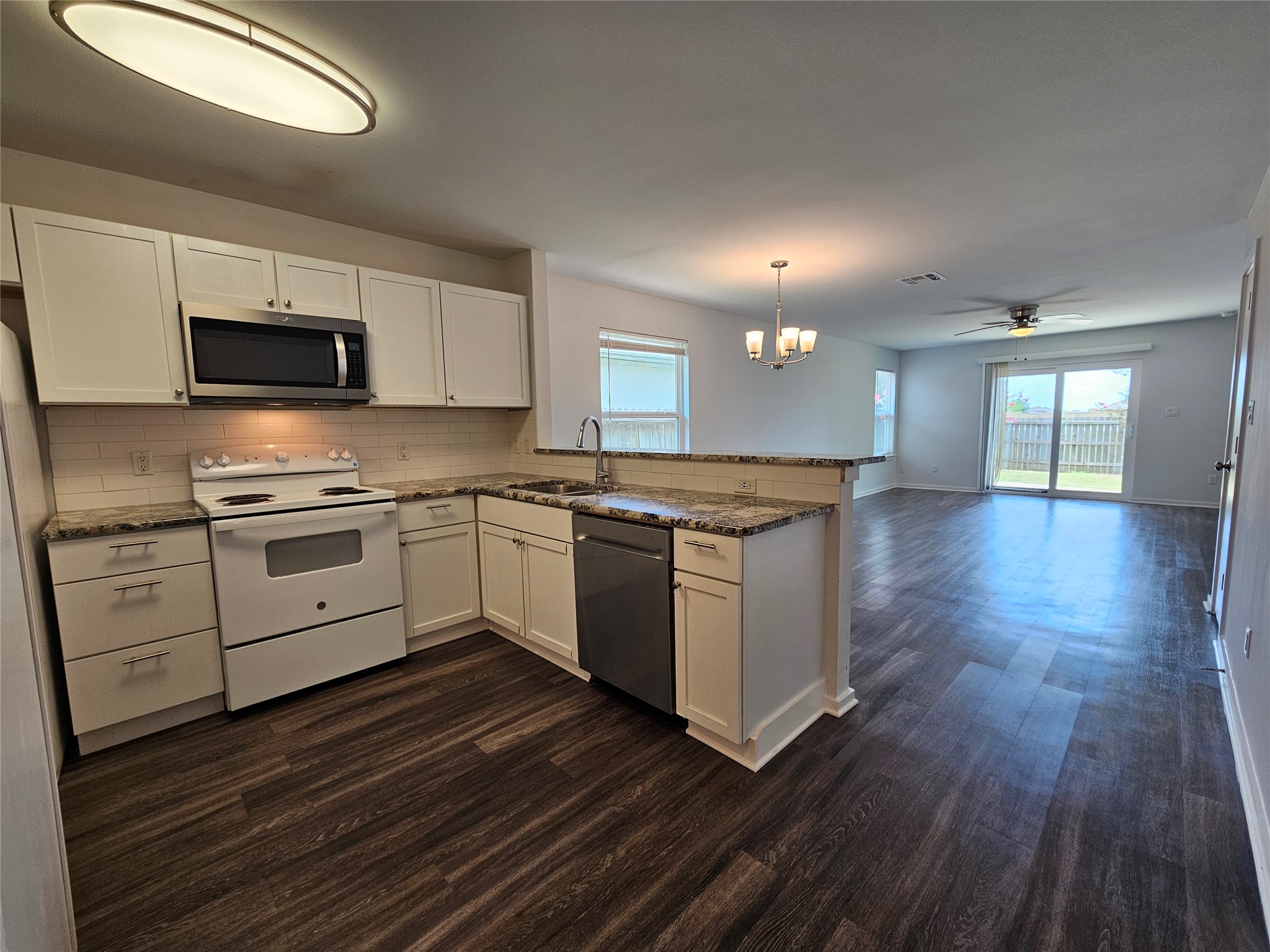 16721 Hamilton Point Circle Manor, TX 78653 - Photo 9 of 32