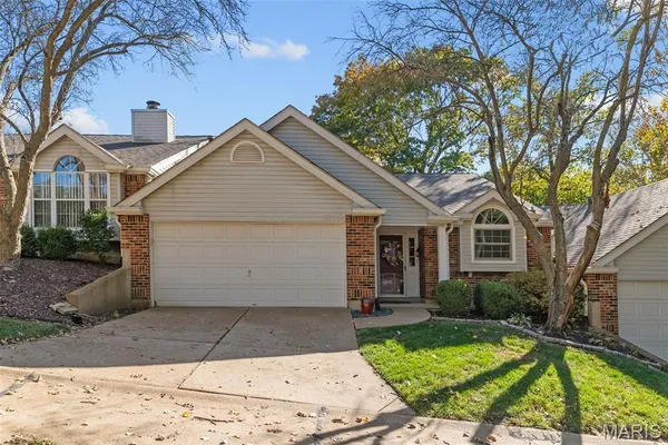 $299,900 | 13312 Wood Chapel Drive, St. Louis, MO 63141