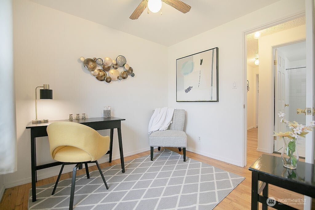 1925 28th Avenue Longview, WA 98632 - Photo 16 of 37 a view of a livingroom with furniture and a potted plant