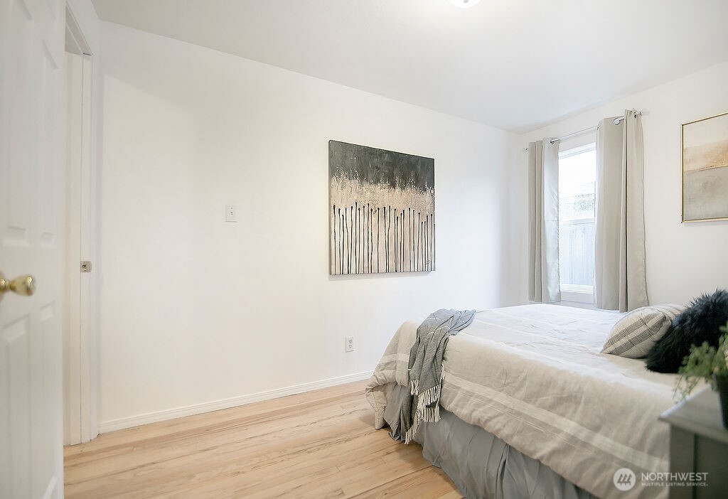 1925 28th Avenue Longview, WA 98632 - Photo 23 of 37 a bedroom with a bed and a window