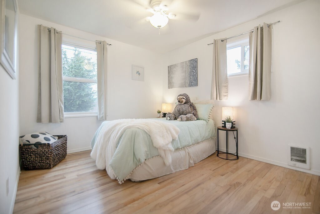 1925 28th Avenue Longview, WA 98632 - Photo 24 of 37 a bedroom with a bed a window and potted plant on the dresser