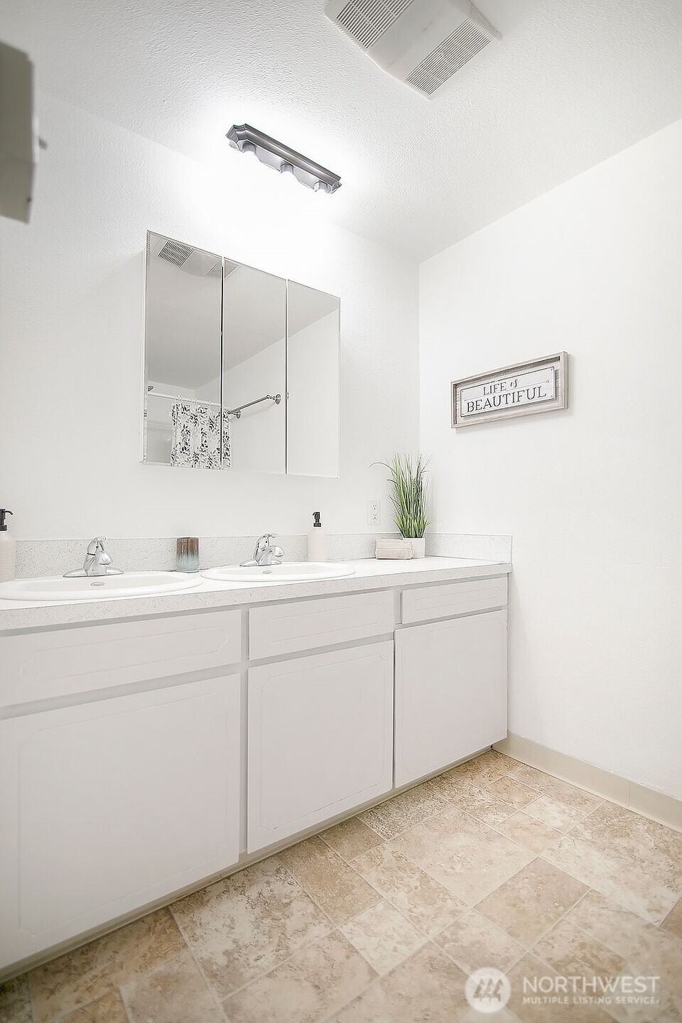 1925 28th Avenue Longview, WA 98632 - Photo 30 of 37 a bathroom with a sink and a mirror