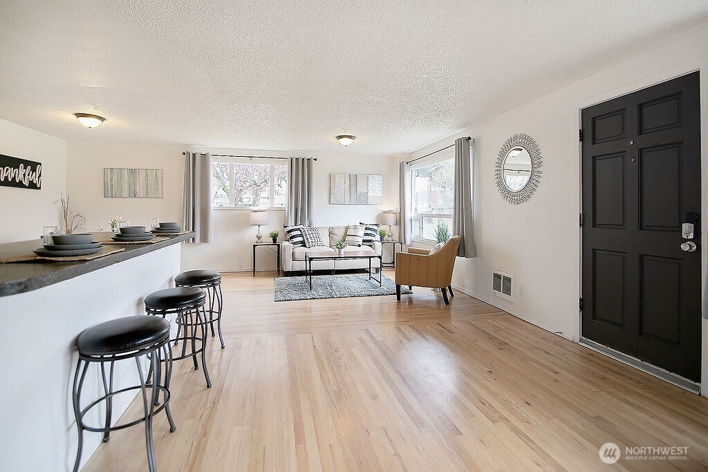 1925 28th Avenue Longview, WA 98632 - Photo 7 of 37 a living room with furniture and a window