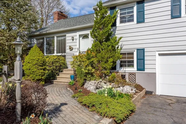$599,900 | 2 Meadowbrook Road, Raynham, MA 02767