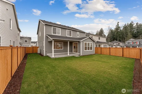 a view of a house with backyard and garden