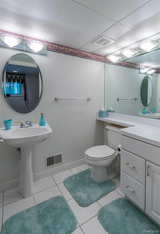 2231 Crystal Drive, Unit 25 Rochester Hills, MI 48309 - Photo 28 of 41