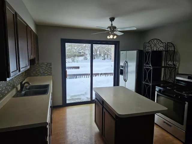 $250,000 | 2503 North Freedom Drive, McHenry, IL 60050