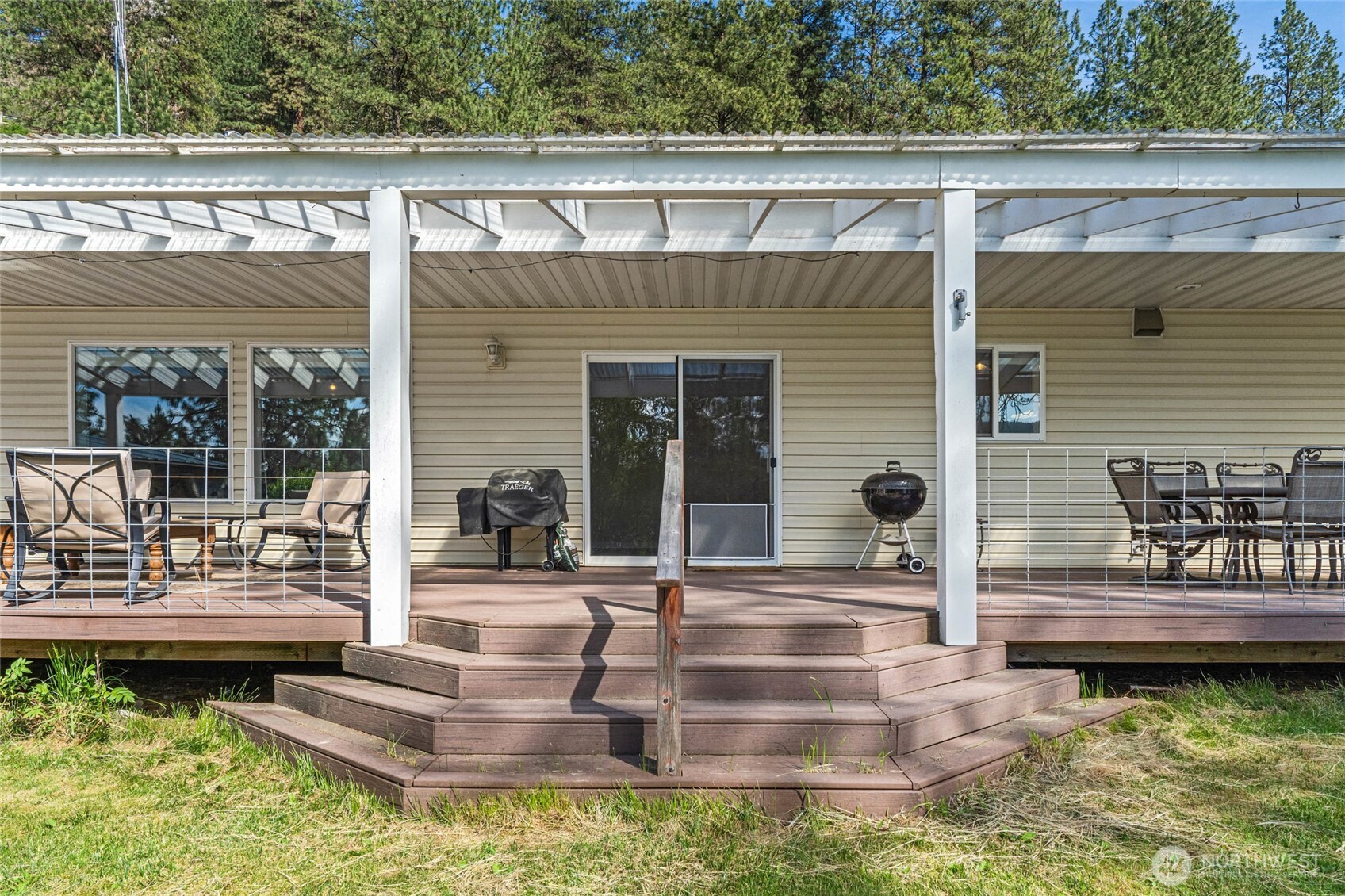 2914 Highway 25 Rice, WA 99167 - Photo 31 of 38 a view of a house with swimming pool