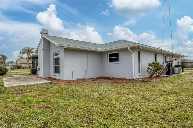 $2,100 | 5221 Lemon Bay Drive, Venice, FL 34293