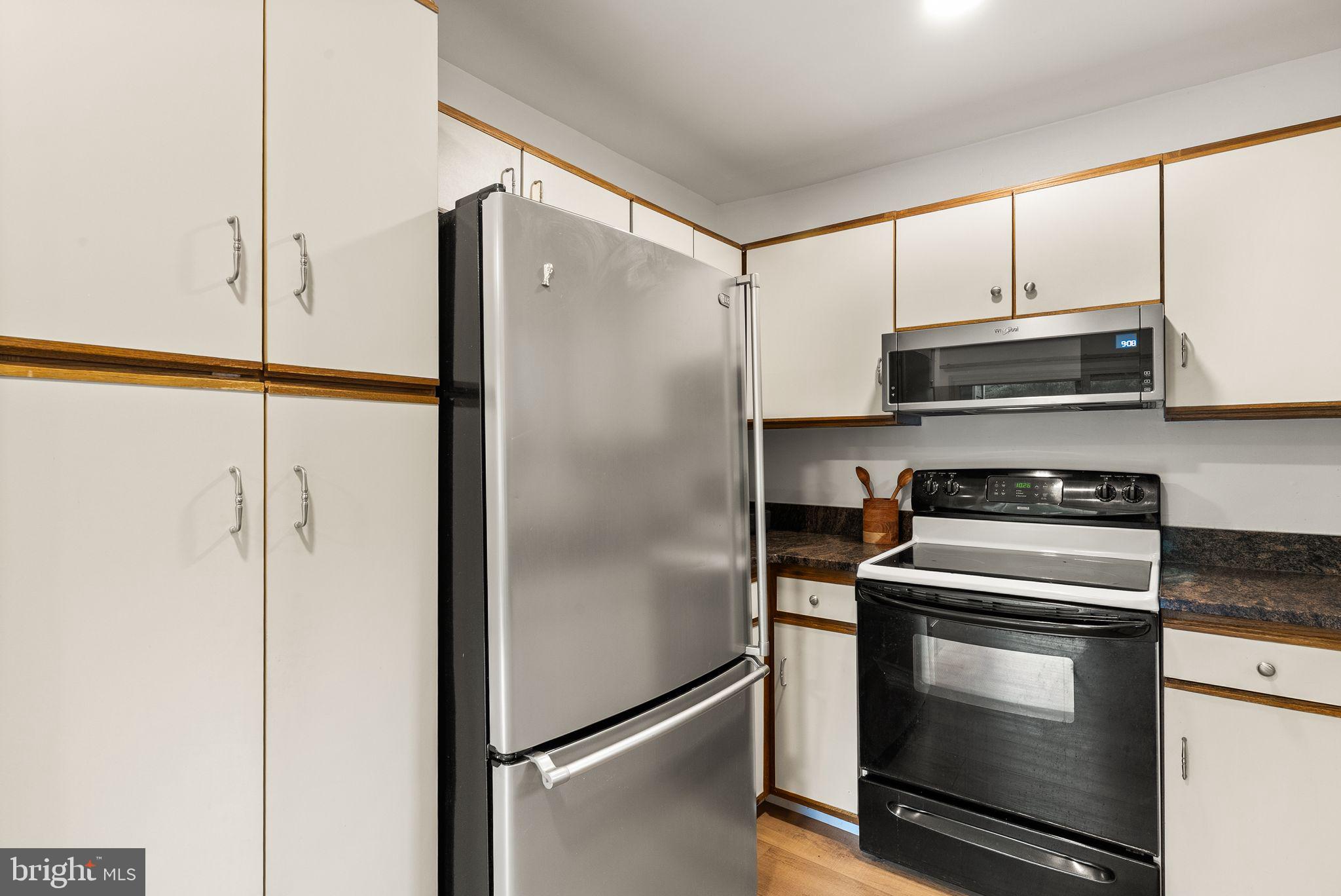 11025A Villaridge Court Reston, VA 20191 - Photo 15 of 38 Stainless Steel Appliances