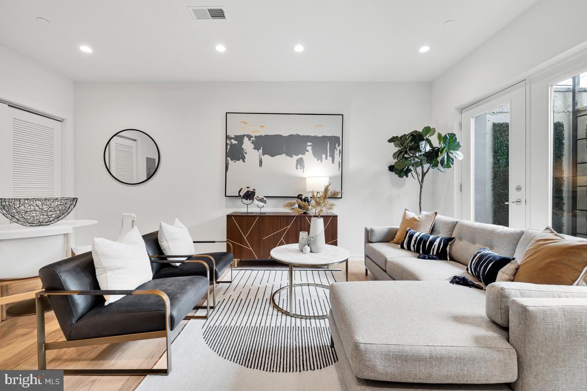 2216 40th Place Northwest, Unit 2 Washington, DC 20007 - Photo 5 of 28