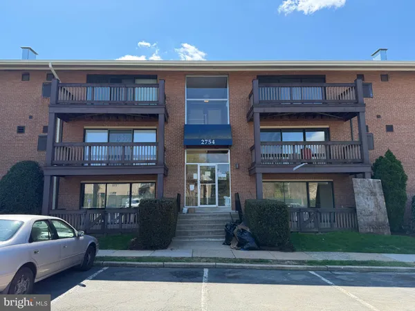 $270,000 | 2754 Hollywood Road, Unit 202, Falls Church, VA 22043