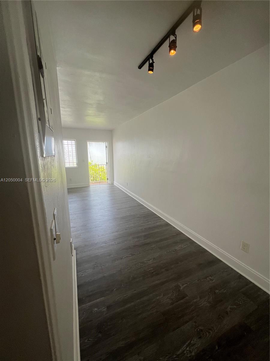 7720 Harding Avenue, Unit 9 Miami Beach, FL 33141 - Photo 8 of 27 Dining Area