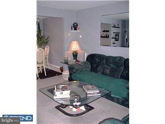 118 Margate Road Upper Darby, PA 19082 - Photo 2 of 10 Living Room
