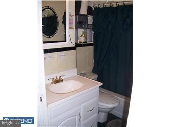 118 Margate Road Upper Darby, PA 19082 - Photo 5 of 10 Bathroom