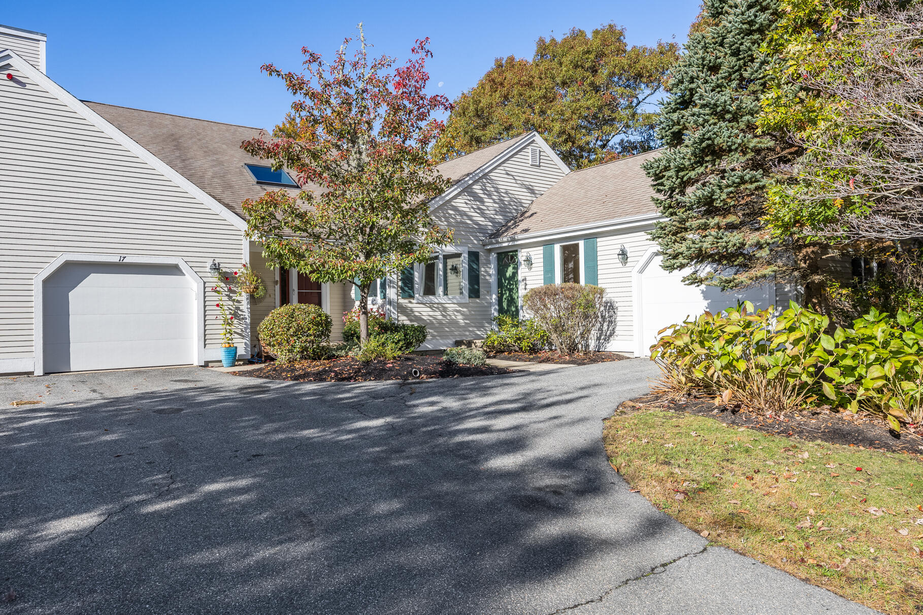 16 North Ridge Road Mashpee, MA 02649 - Photo 6 of 47 a front view of a house with garden