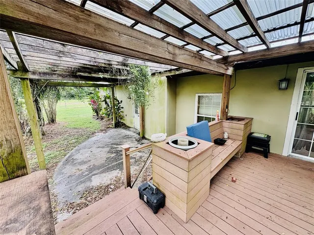 a view of a house with backyard and porch