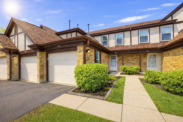 $2,500 | 1941 Quaker Hollow Lane, Unit 1941, Streamwood, IL 60107