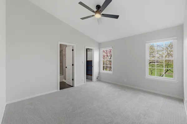 $2,500 | 1941 Quaker Hollow Lane, Unit 1941, Streamwood, IL 60107