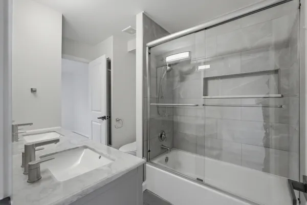 $2,500 | 1941 Quaker Hollow Lane, Unit 1941, Streamwood, IL 60107