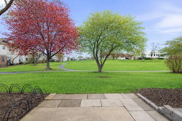 $2,500 | 1941 Quaker Hollow Lane, Unit 1941, Streamwood, IL 60107