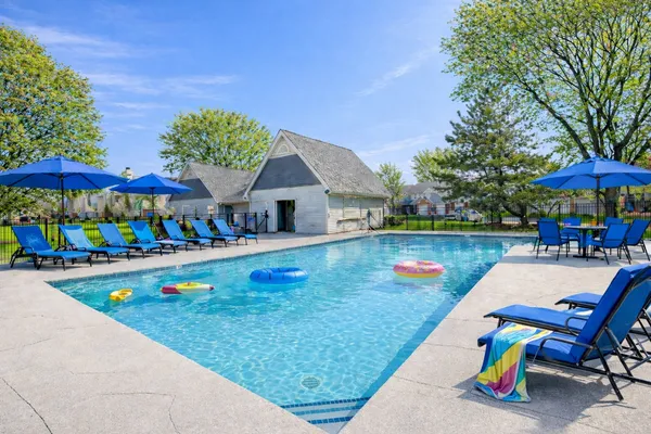 $2,500 | 1941 Quaker Hollow Lane, Unit 1941, Streamwood, IL 60107