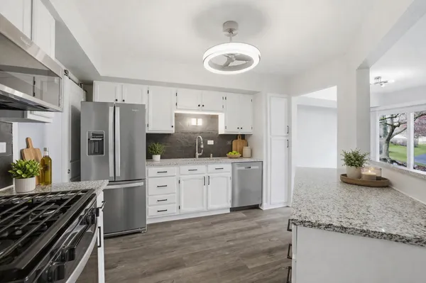 $2,500 | 1941 Quaker Hollow Lane, Unit 1941, Streamwood, IL 60107