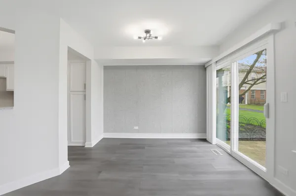 $2,500 | 1941 Quaker Hollow Lane, Unit 1941, Streamwood, IL 60107