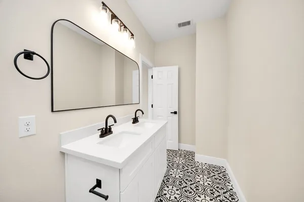 $2,450 | 3808 Hiford Drive, Unit B, Houston, TX 77047