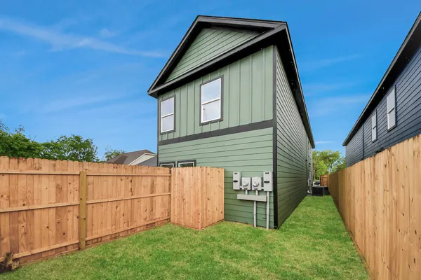 $2,450 | 3808 Hiford Drive, Unit B, Houston, TX 77047