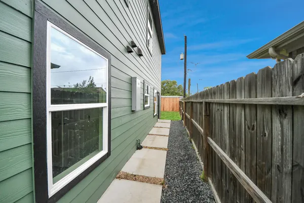 $2,450 | 3808 Hiford Drive, Unit B, Houston, TX 77047