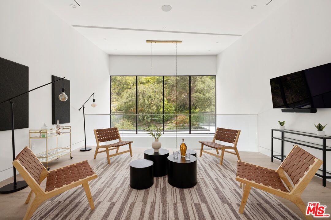 2814 Roscomare Road Los Angeles, CA 90077 - Photo 17 of 36