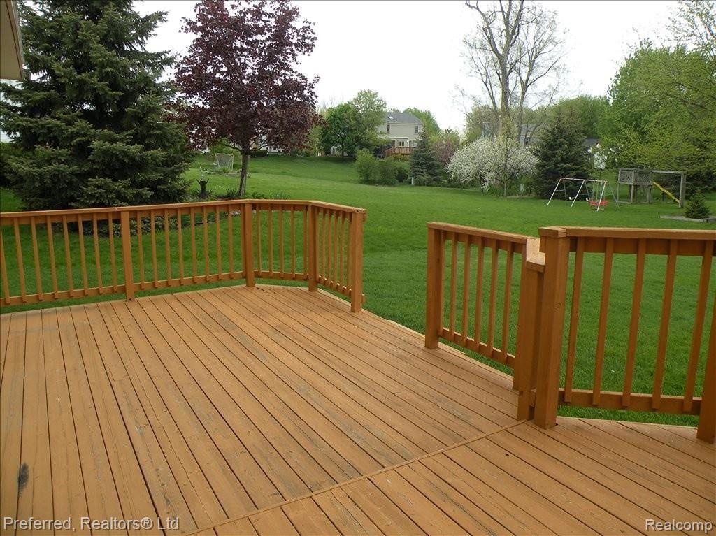 24742 Jamestowne Road Novi, MI 48375 - Photo 4 of 15 Backyard