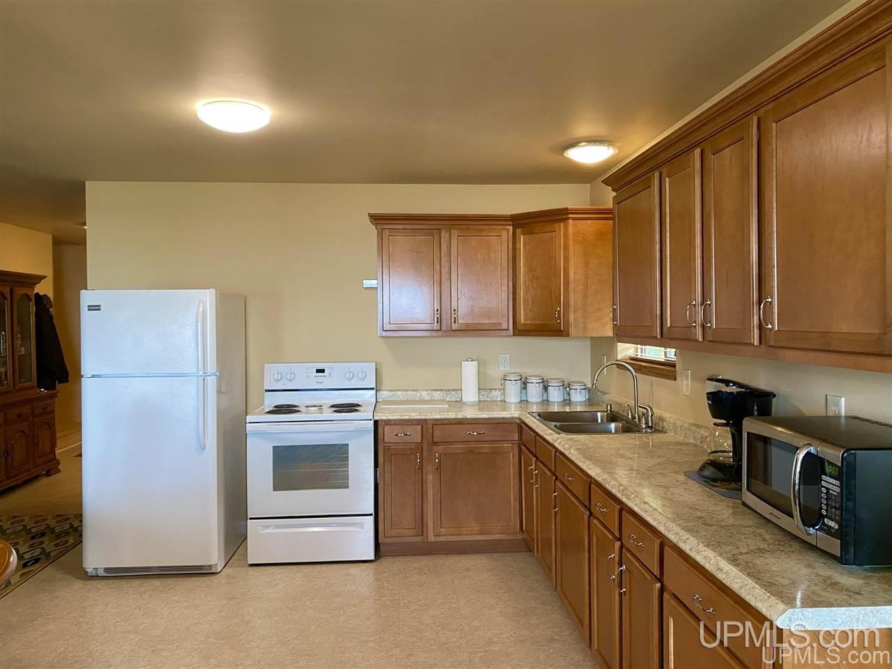 3187 W Michigan Shores Road Gulliver, MI 49840 - Photo 11 of 50