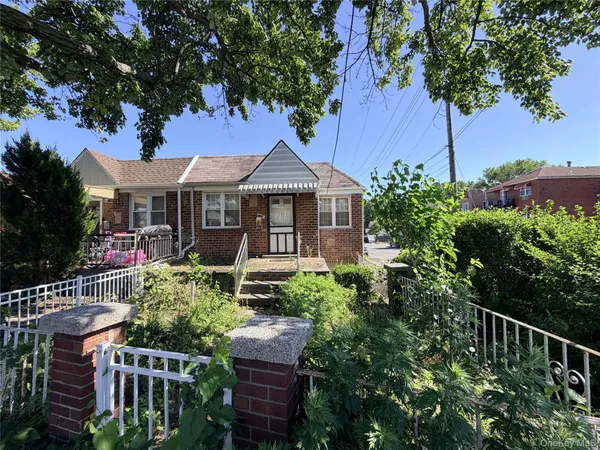 $675,000 | 3140 Waterbury Avenue | Country Club