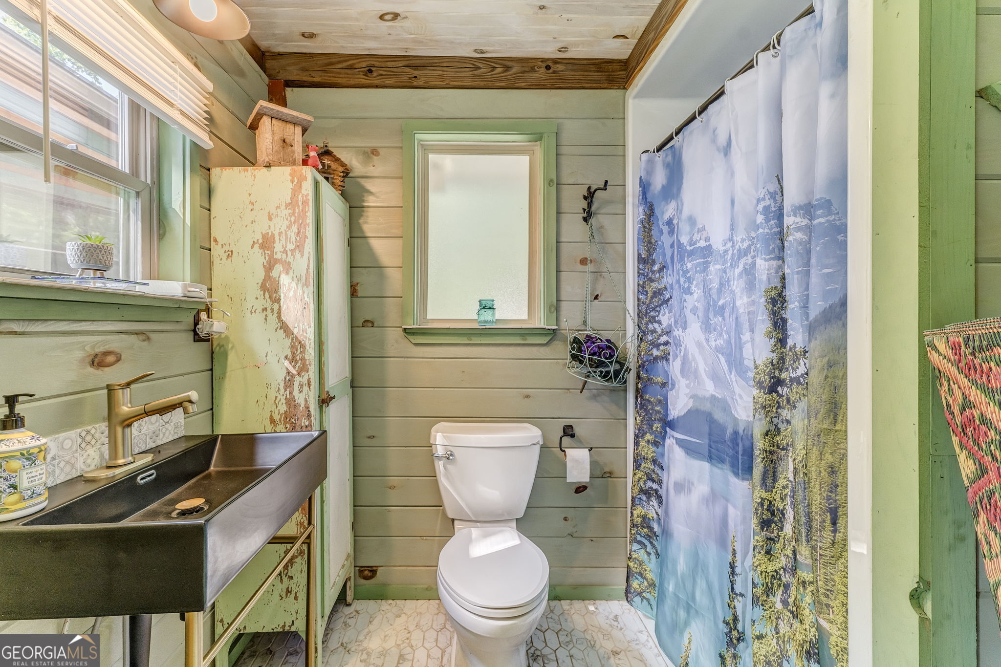 7896 Old State Road Menlo, GA 30731 - Photo 57 of 79 a bathroom with a toilet a sink and a shower