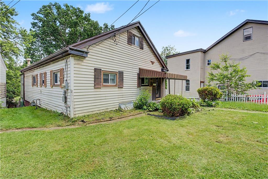 212 Singer Avenue McKees Rocks, PA 15136 - Photo 5 of 38