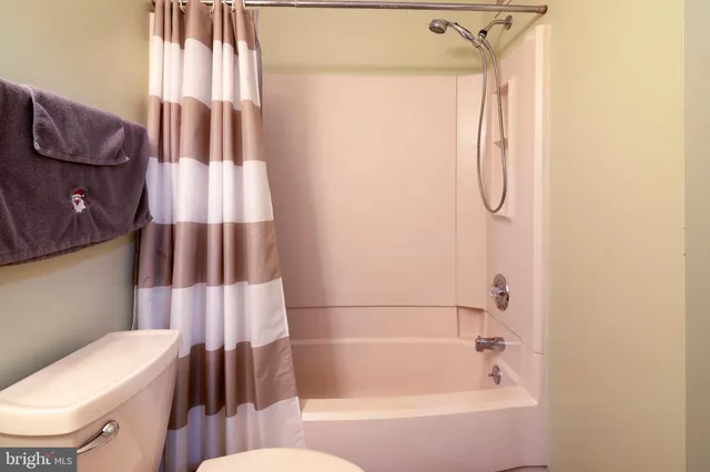 $225,000 | 451 Durham Court, West Deptford, NJ 08051