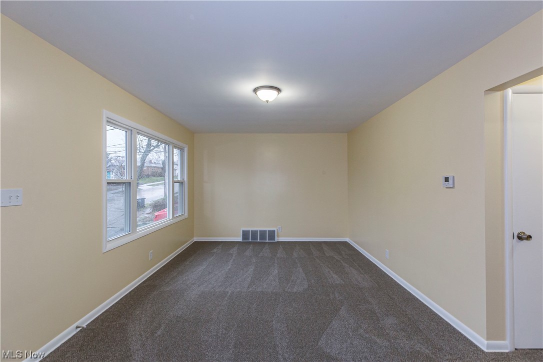 340 Hillman Road Akron, OH 44312 - Photo 3 of 31