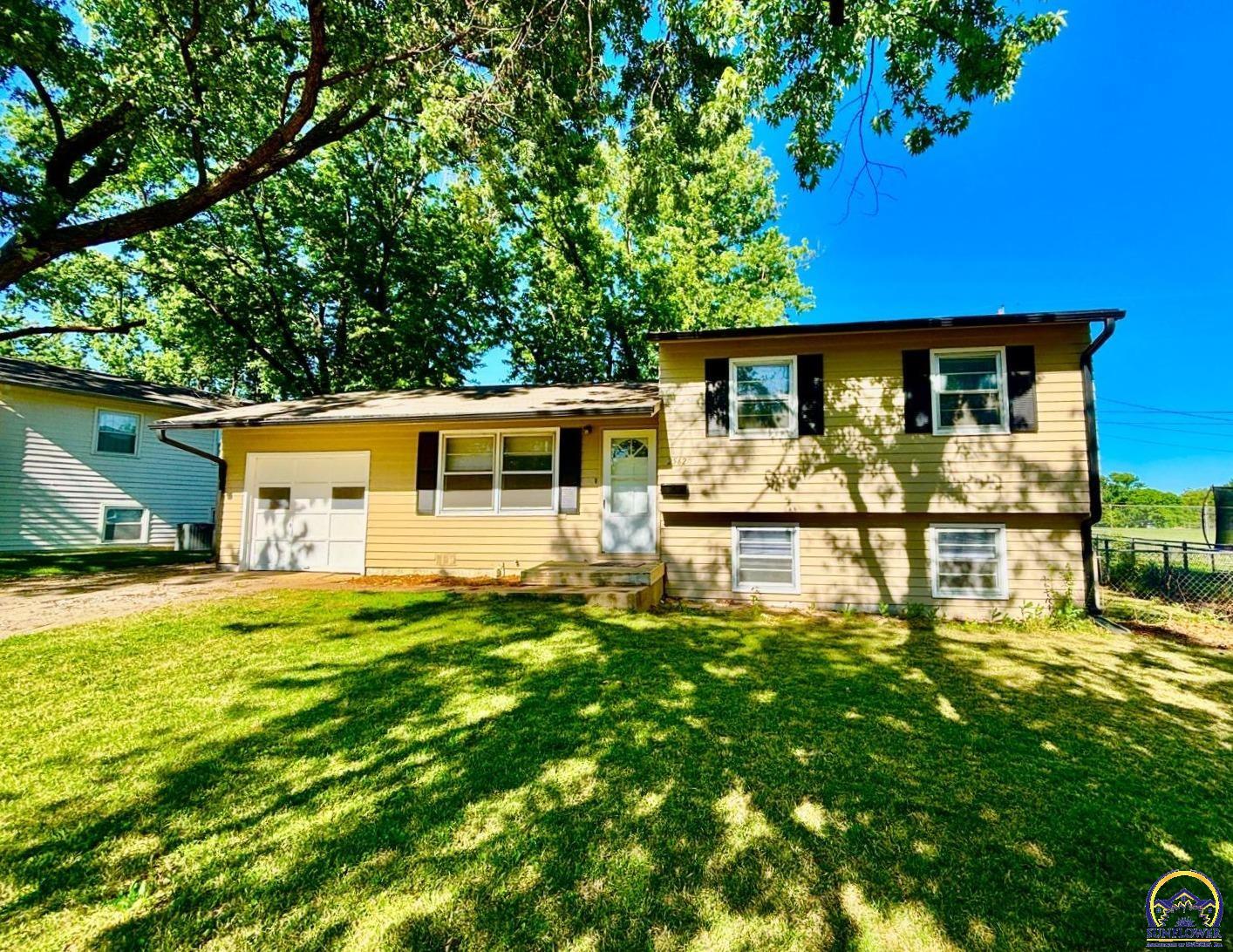 2562 Southwest Kent Street Topeka, KS 66614 - Photo 1 of 18