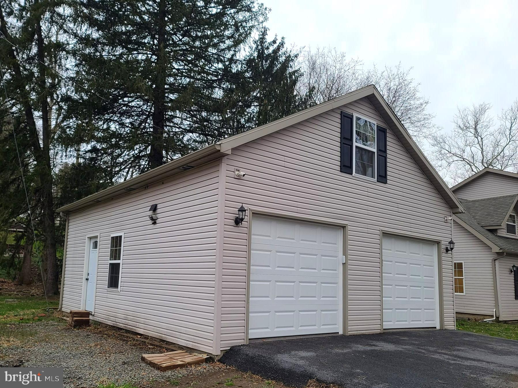 580 Shelbourne Road Reading, PA 19606 - Photo 5 of 53 Detached 2 Car Garage with 2nd Floor Office Space