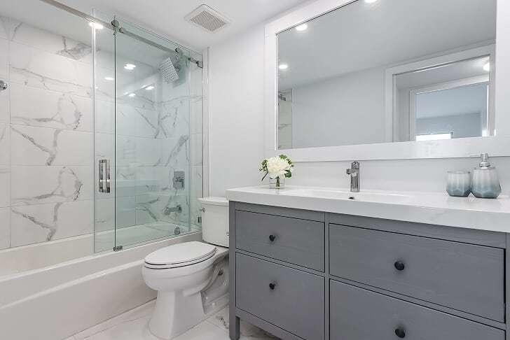 4048 Yarmouth C, Unit 4048 Boca Raton, FL 33434 - Photo 12 of 26 Main Bathroom